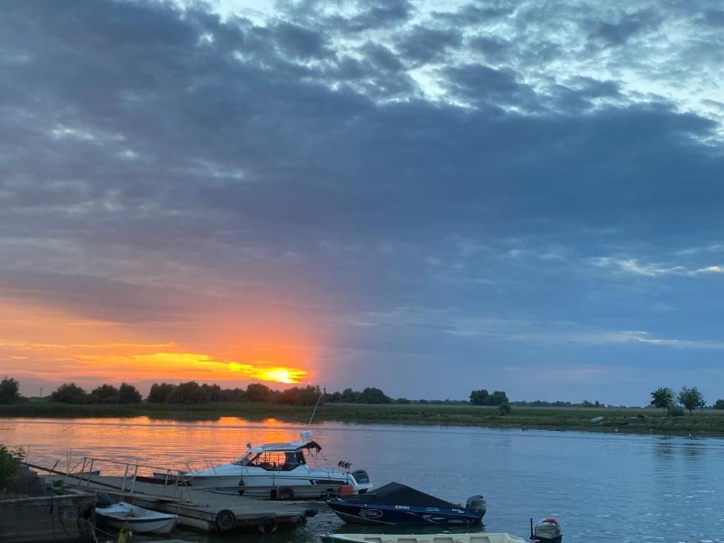 Casa Munteanu Hotel Mila Douazeci si Trei Bagian luar foto
